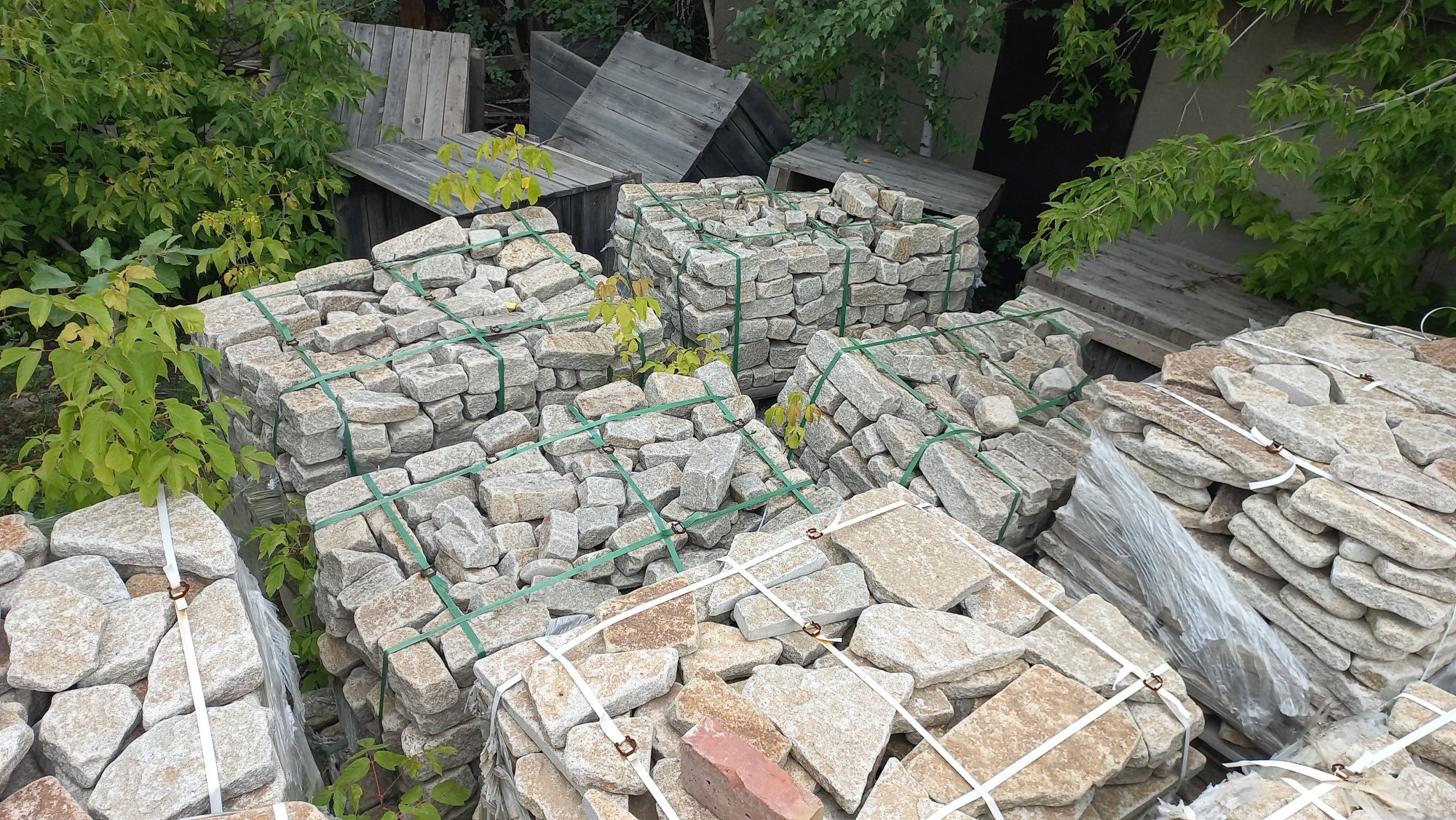 Плитняк галтованный гранитный для ландшафтного дизайна купить в Алапаевске