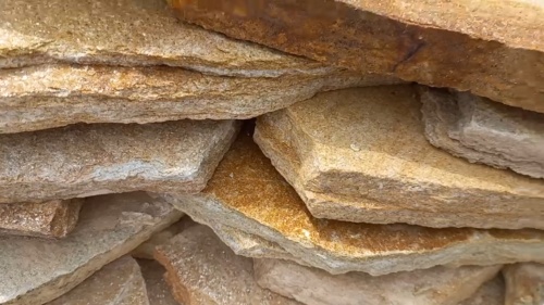 Плитняк златолит жёлтый золотистый для отмостки купить в Алапаевске