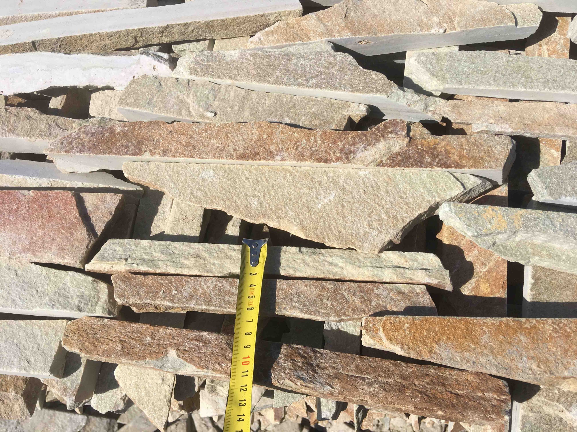 Горбушка златолит золотистый для облицовки купить в Алапаевске