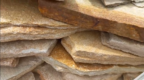 Плитняк златолит жёлтый золотистый для отмостки купить в Алапаевске