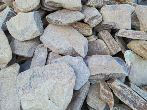 Златолит жёлтый, жёлто-зелёный глыбки и валуны для ланшафтного дизайна купить в Алапаевске