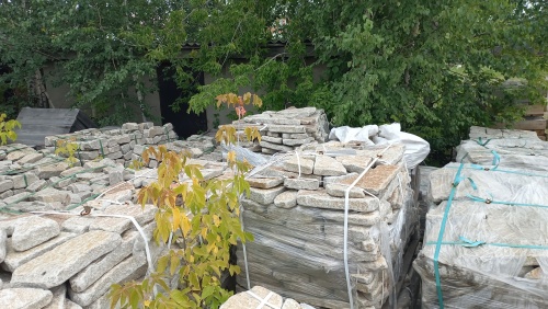 Плитняк галтованный гранитный для ландшафтного дизайна купить в Алапаевске