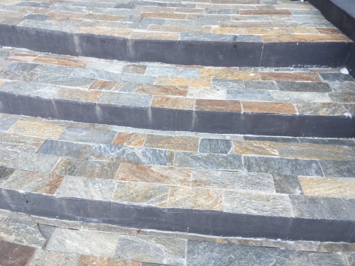 Плитка из Златолита Уральского для лестницы купить в Алапаевске