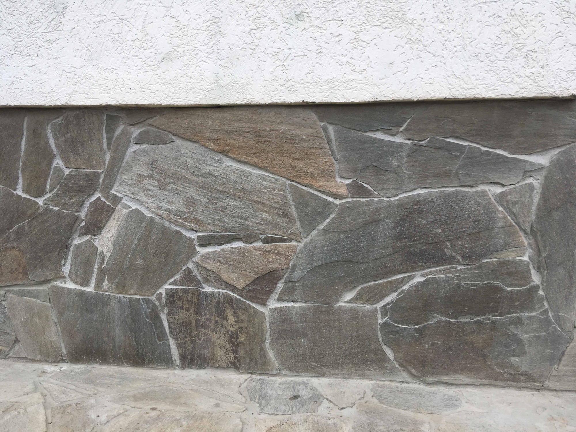 Плитняк златолит Уральский для цоколя, отмостки купить в Алапаевске