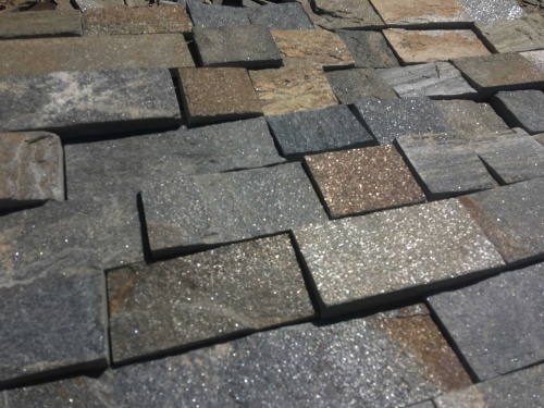 Плитка пилёная златолит Уральский для цоколя, отмостки купить в Алапаевске