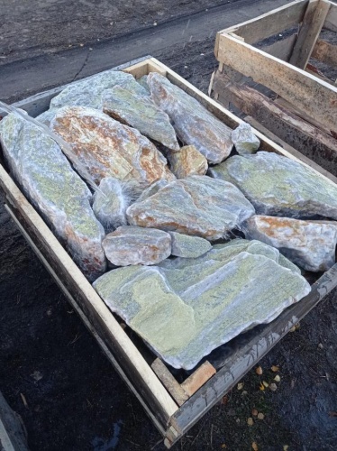 Златолит жёлтый, жёлто-зелёный глыбки и валуны для ланшафтного дизайна купить в Алапаевске