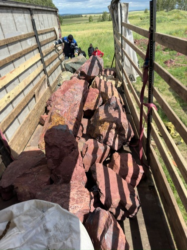 Ландшафтные глыбы красно-фиолетовые 200-1000 килограмм купить в Алапаевске