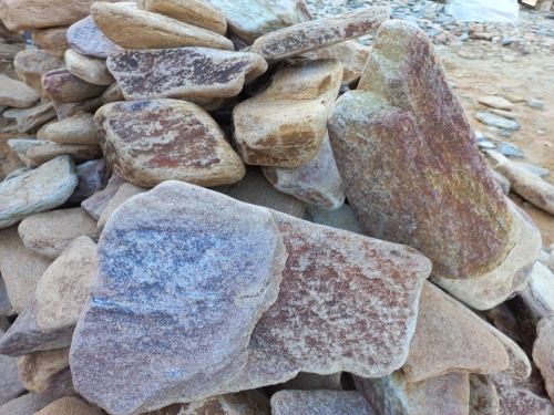 Златолит жёлтый, жёлто-зелёный глыбки и валуны для ланшафтного дизайна купить в Алапаевске