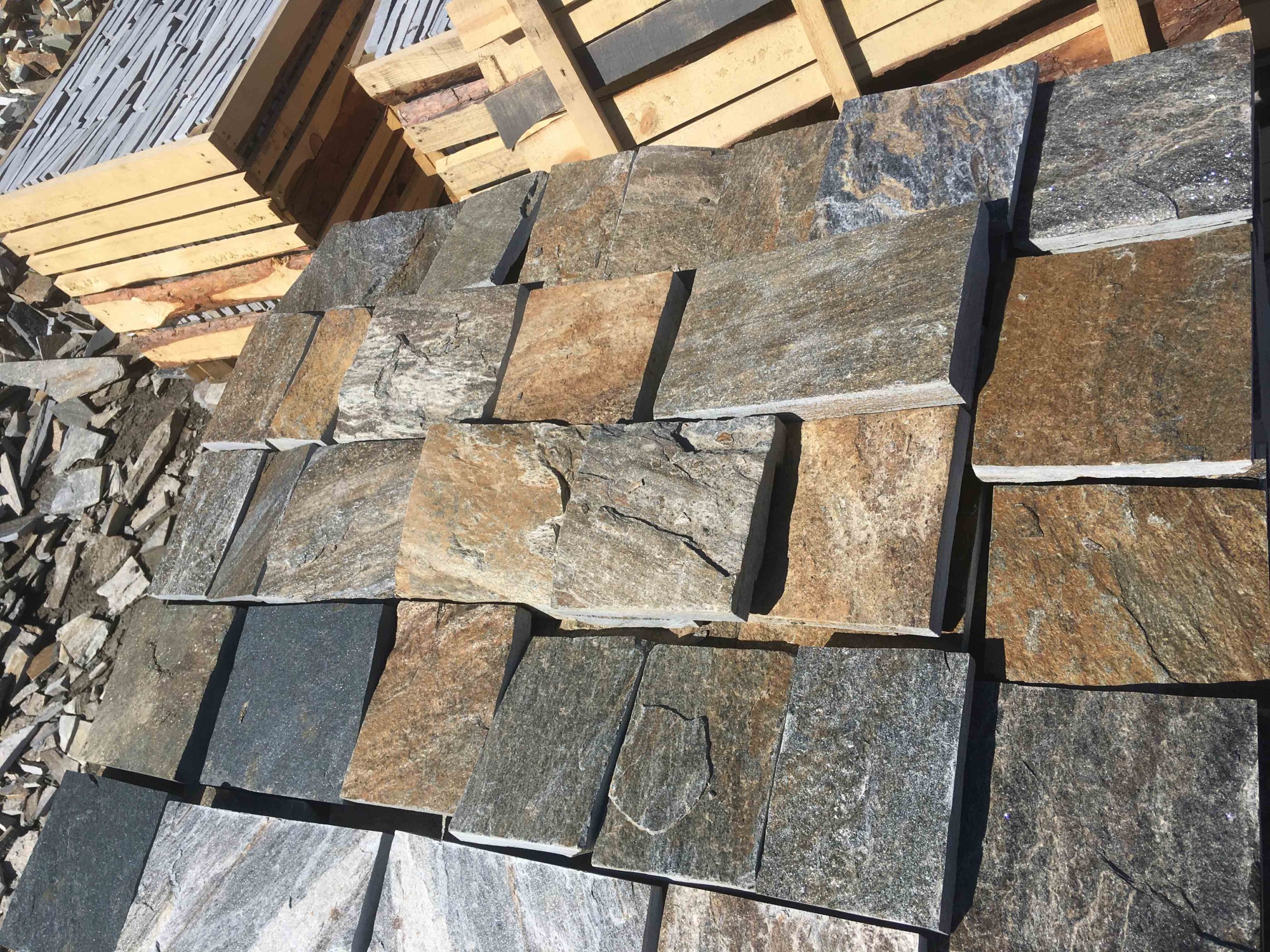 Плитка пилёная златолит Уральский для фасада купить в Алапаевске