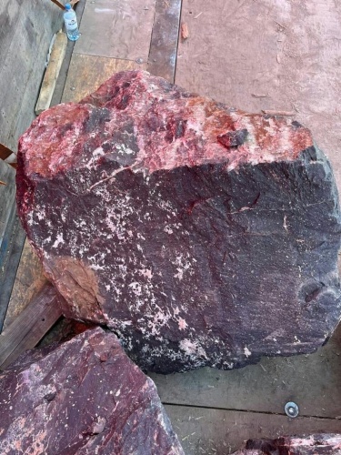 Камни для ландшафтного дизайна красно-фиолетовые 10-60 килограмм купить в Алапаевске