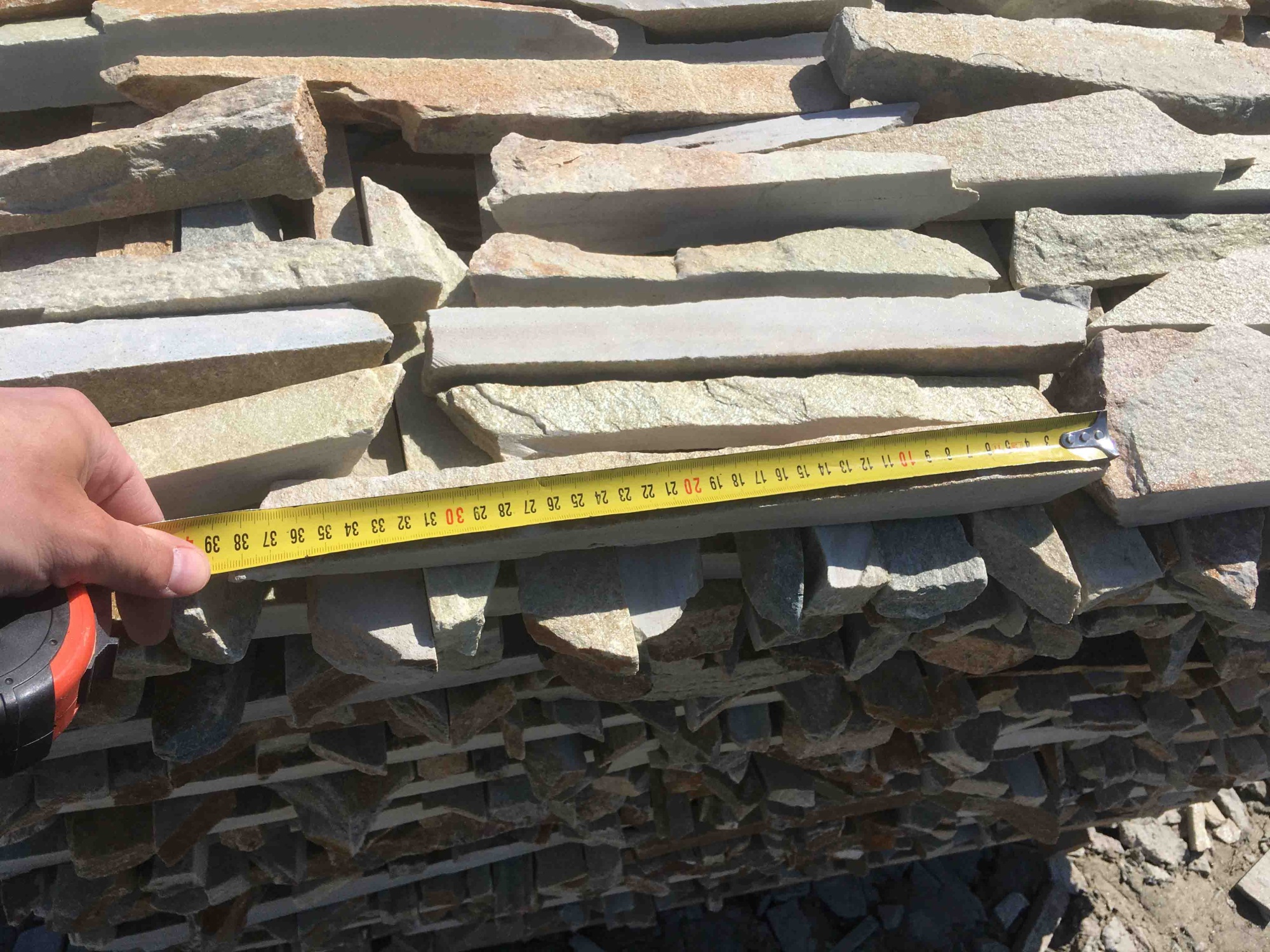 Горбушка златолит золотистый для облицовки купить в Алапаевске