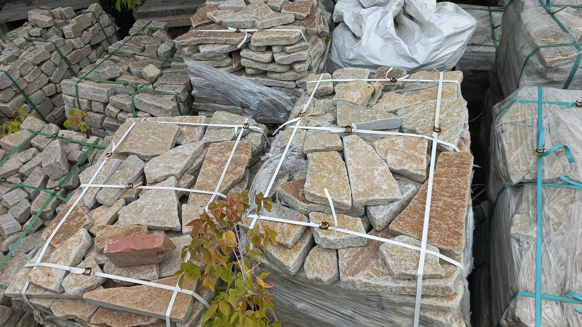 Плитняк гранитный галтованный купить в Алапаевске