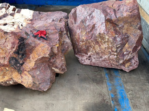 Ландшафтные глыбы красно-фиолетовые 200-1000 килограмм купить в Алапаевске