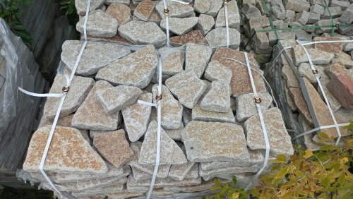 Гранитный плитняк галтованный для парковки купить в Алапаевске