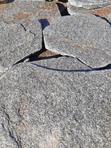 Златолит серебристый галтованный для лестниц купить в Алапаевске