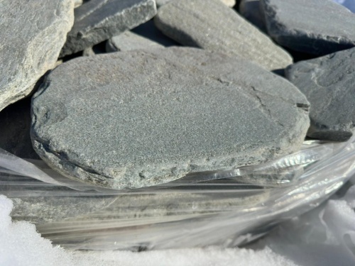 Плитняк златолит зелёный галтованный для мощения на бетон купить в Алапаевске