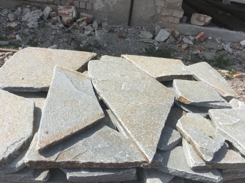 Златолит серебристый галтованный для лестниц купить в Алапаевске